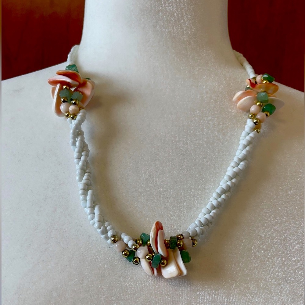 Natural Stone White and pink beaded necklace with decorative shell spacers.